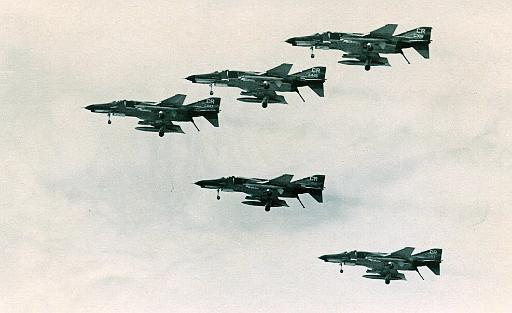 1973- F4 met hook uit.jpg